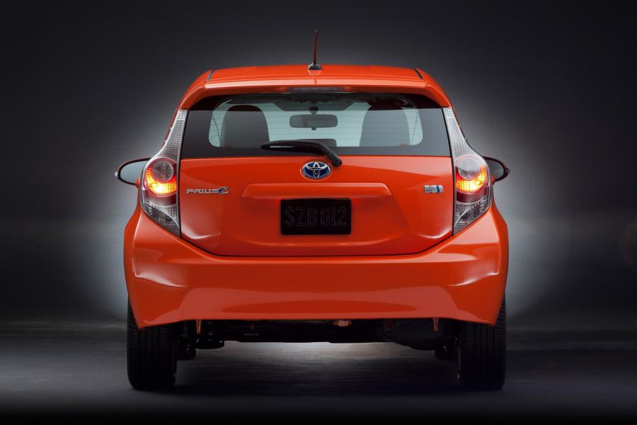  Toyota Prius C 2011 года  (фото 34 из 37)